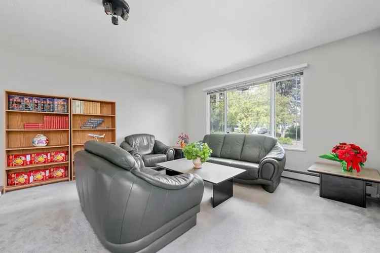 A $1,499,000.00 1/2 Duplex with 5 bedrooms in West End NW, New Westminster