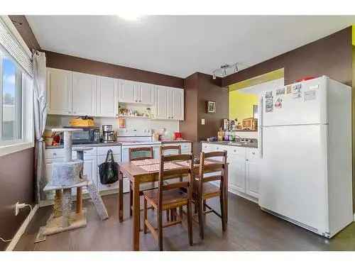 Buy Townhouse in South Hill Red Deer with Great Features