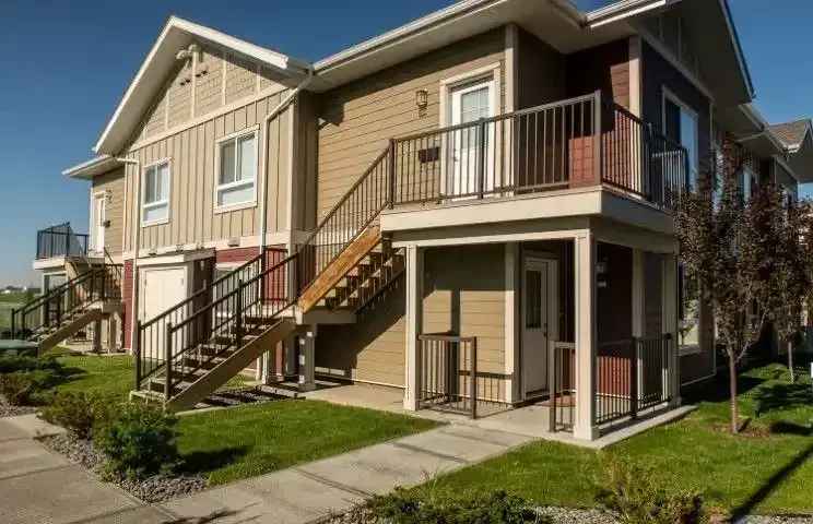 Apartment For Rent in 221A, Lake Street, Alberta