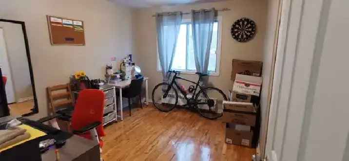 Rent 4 1/2 Apartment in Saint-Léonard Bright Balcony Available Feb 2