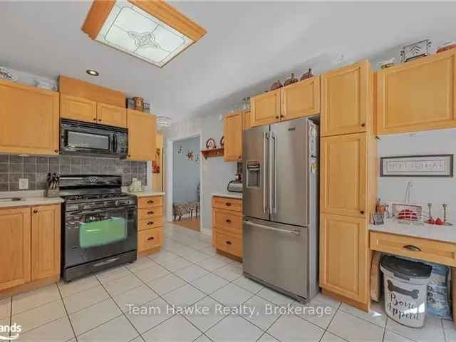 4-Bedroom Family Home in Moonstone near Georgian Bay