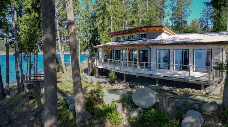 Stunning Oceanfront Home, Guest Cabin and Shop - Upper Sunshine Coast