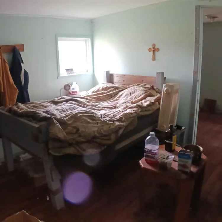 Manufactured Home on 80 Acres near Hixon