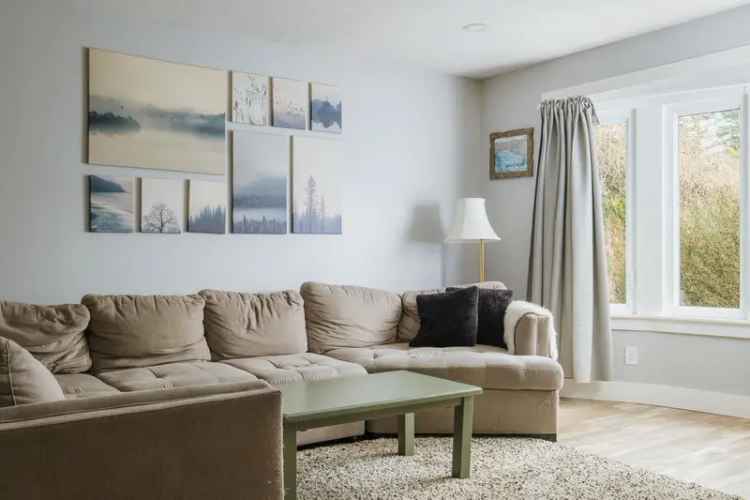 South Surrey Rancher Lane Access 3 Bed 2 Bath New Roof Appliances