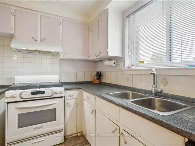 House For Sale in Mississauga, Ontario