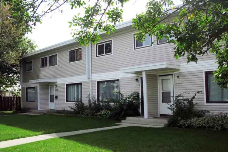 Rent Townhome in Lauderdale Edmonton with Modern Amenities