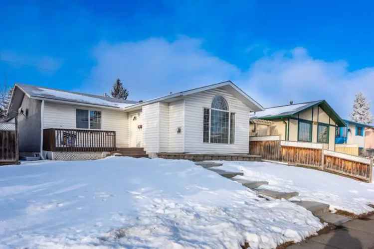 House For Sale in Calgary, Alberta