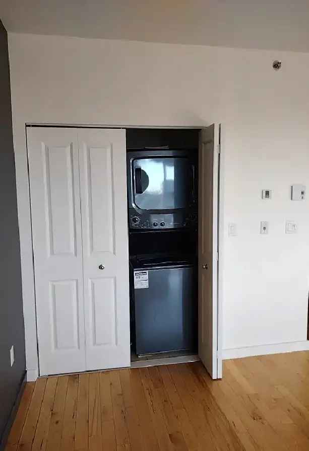 Spacieux Studio 100% meublé furnished Downtown Option garage