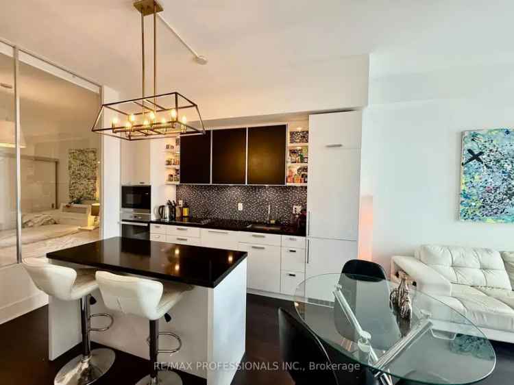 Luxury Yorkville Suite 2 Bed 2 Bath - Modern Amenities