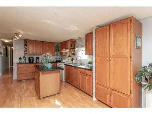 3 Bedroom Mobile Home in Normandeau Red Deer