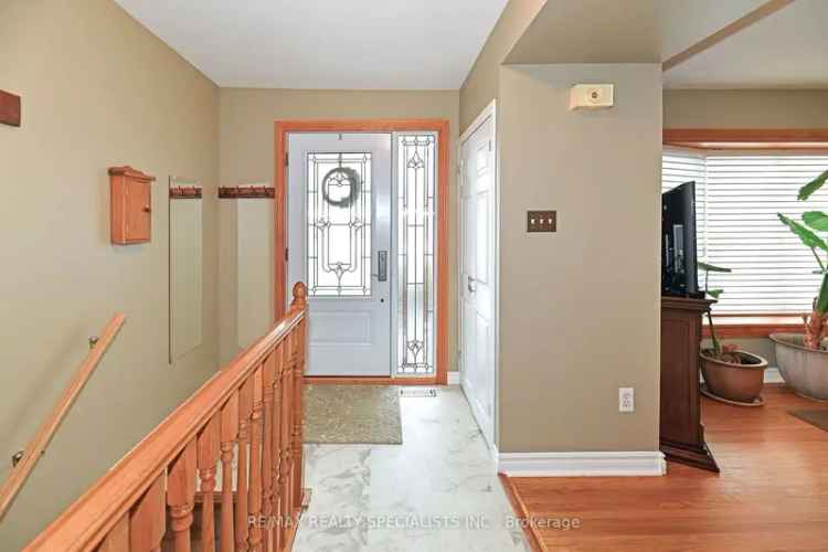 Buy Bungalow In Charming Neighborhood Backing Onto Green Space