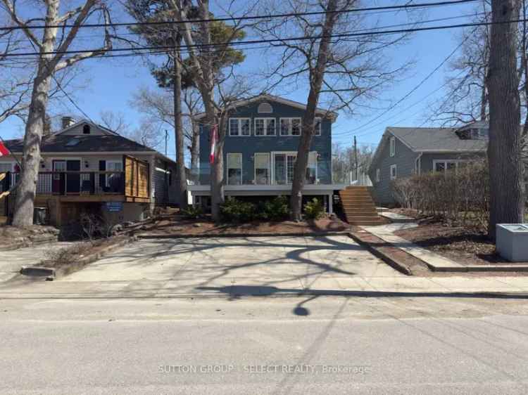 Grand Bend 5-Bedroom Home Near Beach and Amenities