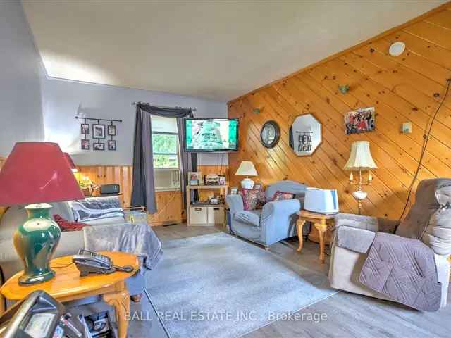 Haliburton 4 Bedroom Family Home Near Beach and Amenities