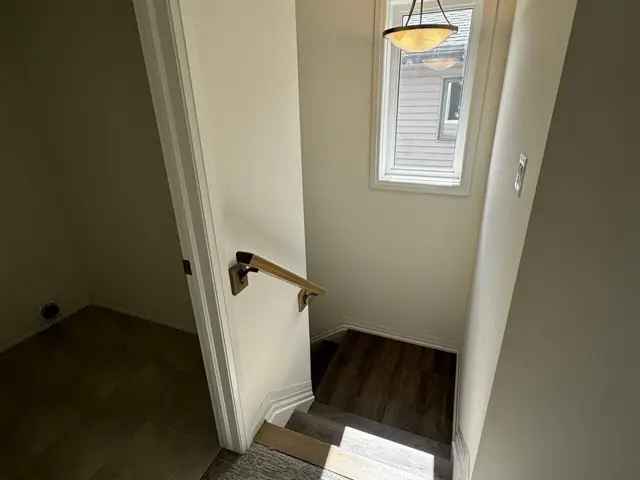 Townhouse For Rent in Pelham, Ontario