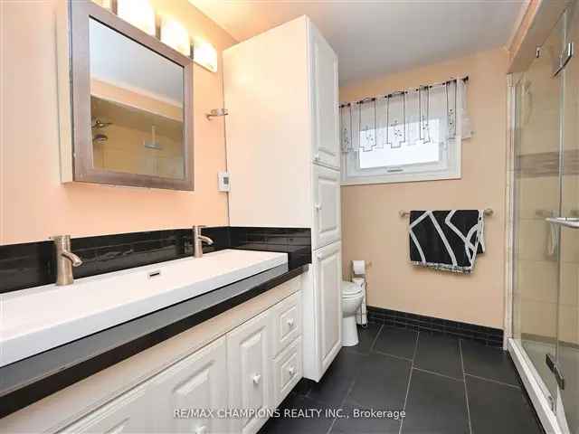 House For Sale in Mississauga, Ontario