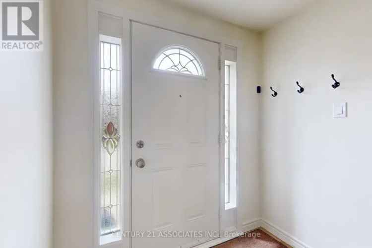 Spacious Townhouse in Prime Lakeview Location