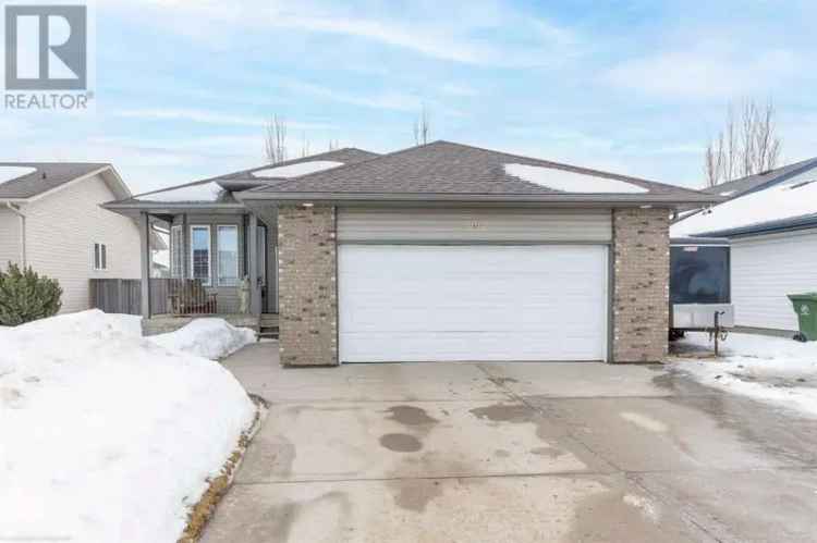 Stunning buy bungalow in Parkview with spacious interiors and backyard features