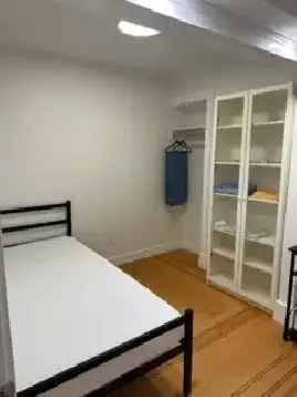 furnished Westside room for share (W49/Granville)