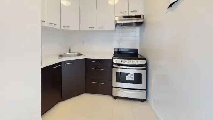 Apartment for Rent at 235 Sherbrooke, Downtown