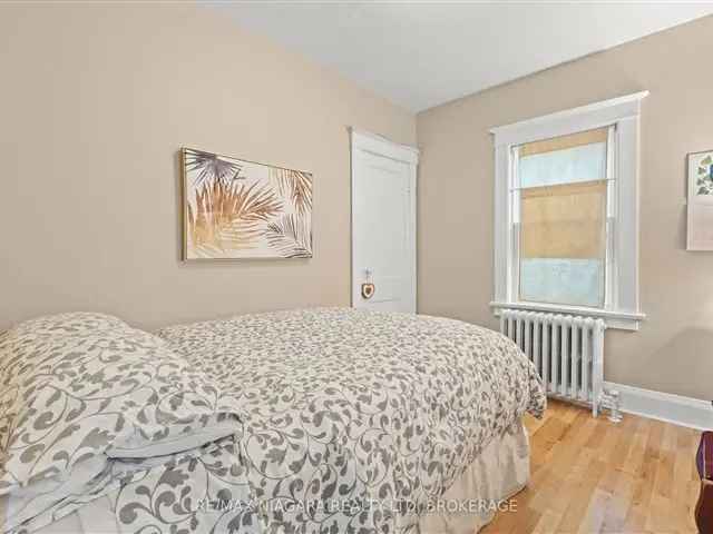 Charming Bungalow in St Catharines Fitzgerald Neighbourhood