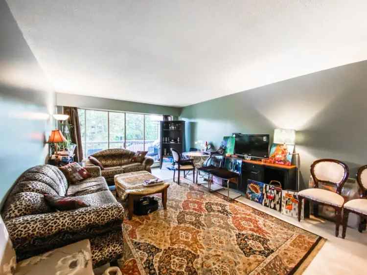 A $538,800.00 Apartment/Condo with 1 bedroom in Cedardale, West Vancouver