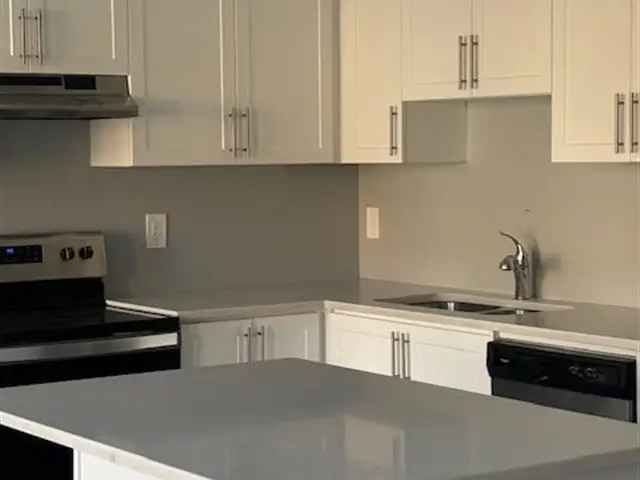 Modern 3-Bedroom Townhouse in Lindsay