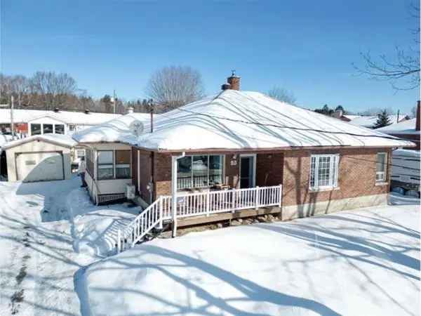 Bungalow for Sale 3 Bedrooms Finished Basement Detached Garage