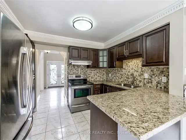 House For Sale in Oakville, Ontario