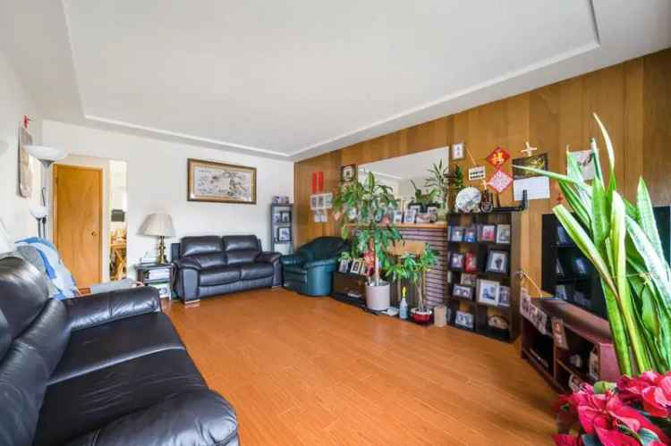 Renfrew Heights House for Sale 4 Beds 2 Baths