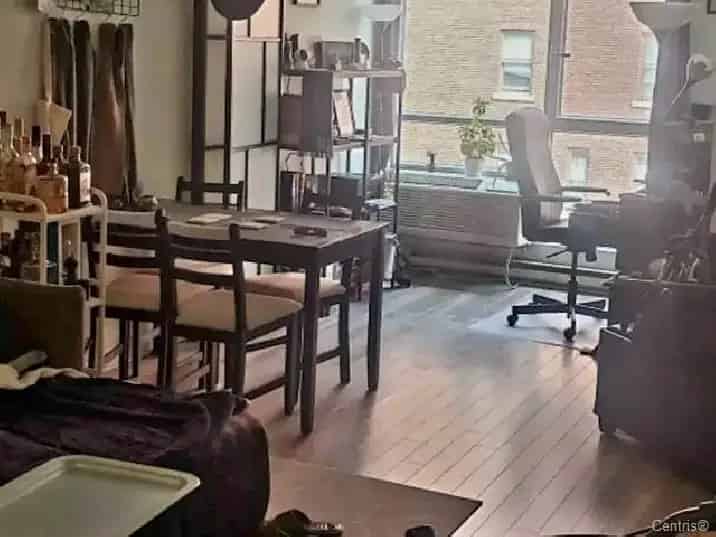 Downtown Montreal Condo near Metro St-Laurent