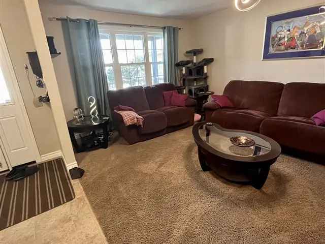 Spacious 2 1 Bedroom Home on Cul De Sac Near Amenities