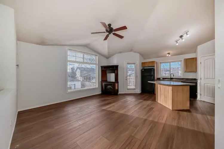 House For Sale in Calgary, Alberta