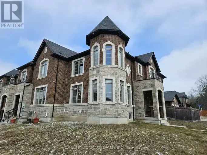 Prime Location Townhouse near Hwy 404