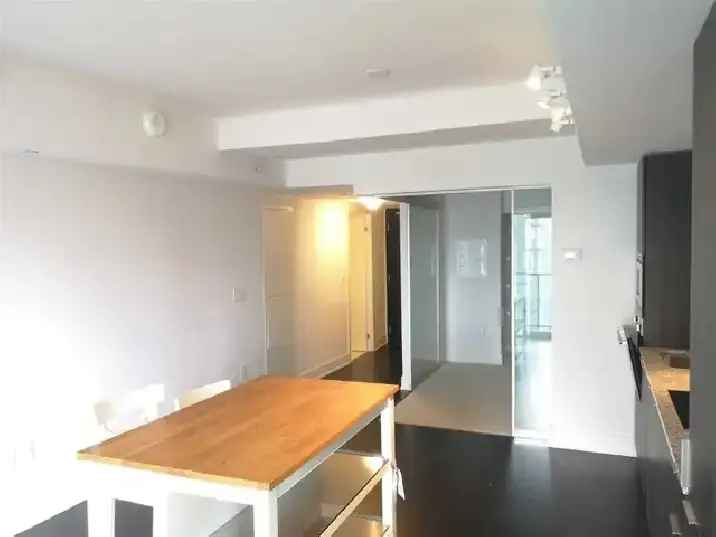 Rent 1 Bedroom Condo in Downtown Toronto with City Views