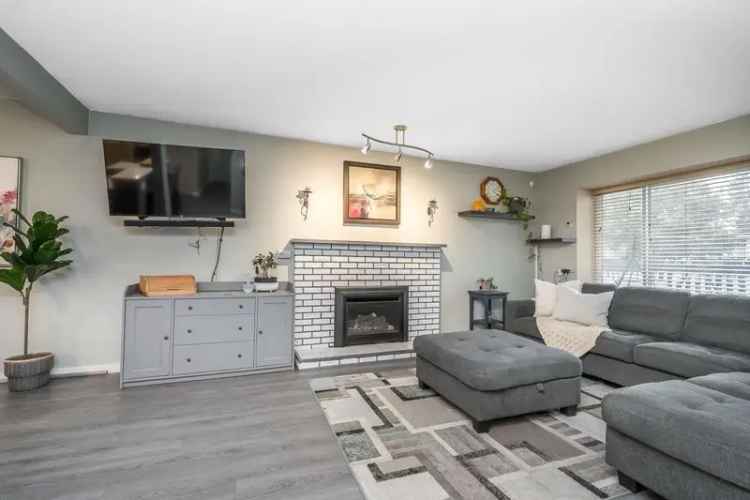 Panorama Ridge Home: Newly Renovated Open Concept Kitchen, Large Backyard, EV Charger