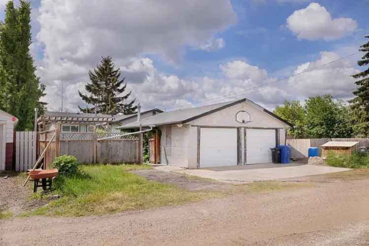 House For Sale in 14, Knight Street, Okotoks, Alberta