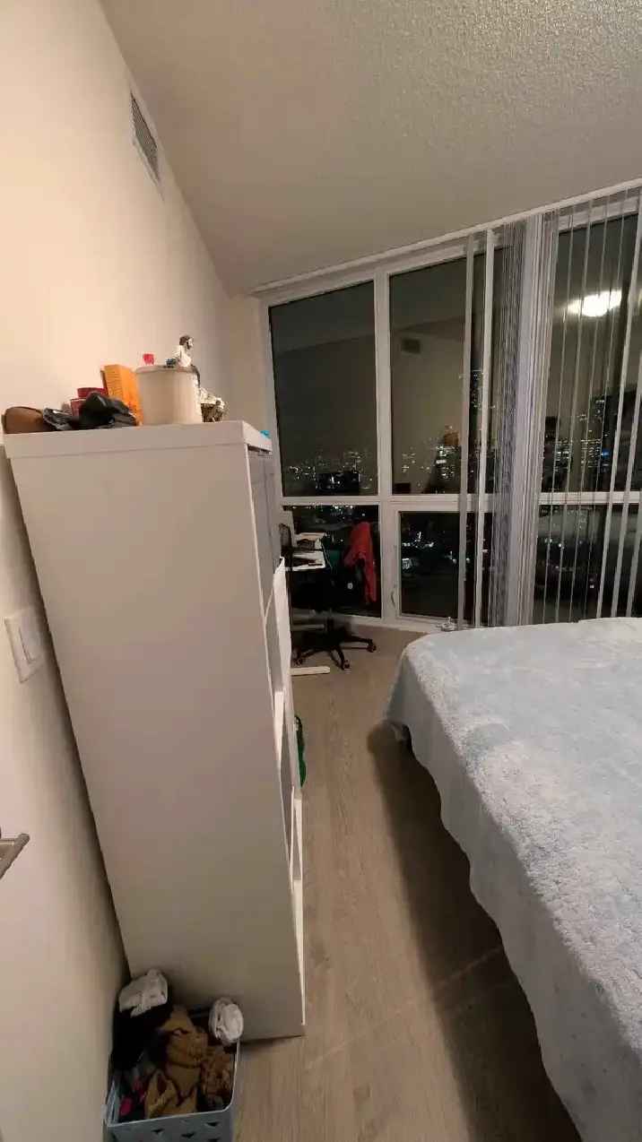 Room for rent in organized condo near St. Andrew subway