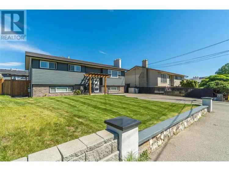 3 Bed 1.5 Bath Home in Brocklehurst with Hot Tub and Large Sundeck