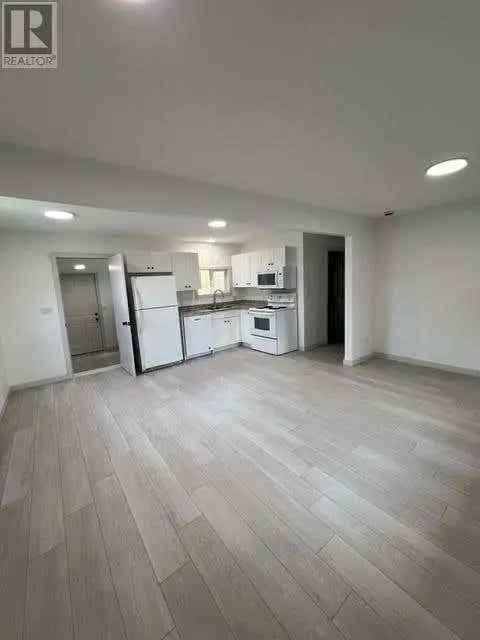 Creston Renovated Home Close to Amenities