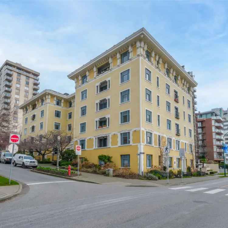 Luxury 2 Bed 2 Bath Waterfront Condo in Historic Kensington Place