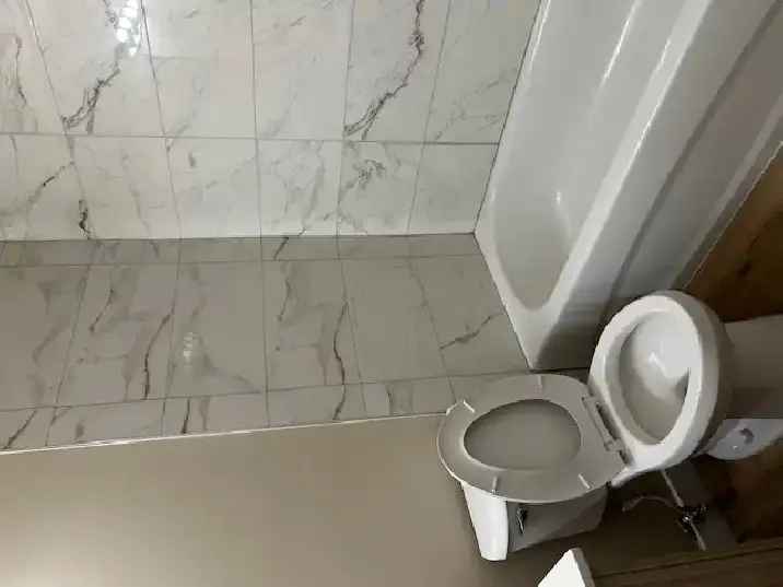 Large Renovated 1 BR Apartment 3rd Floor Balcony