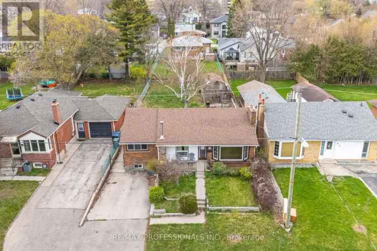 Cliffcrest Bungalow - 3+2 Beds, 2 Baths, In-Law Suite