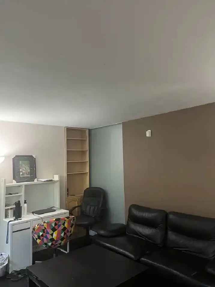 a room for rent in downtown core location closed CN tower