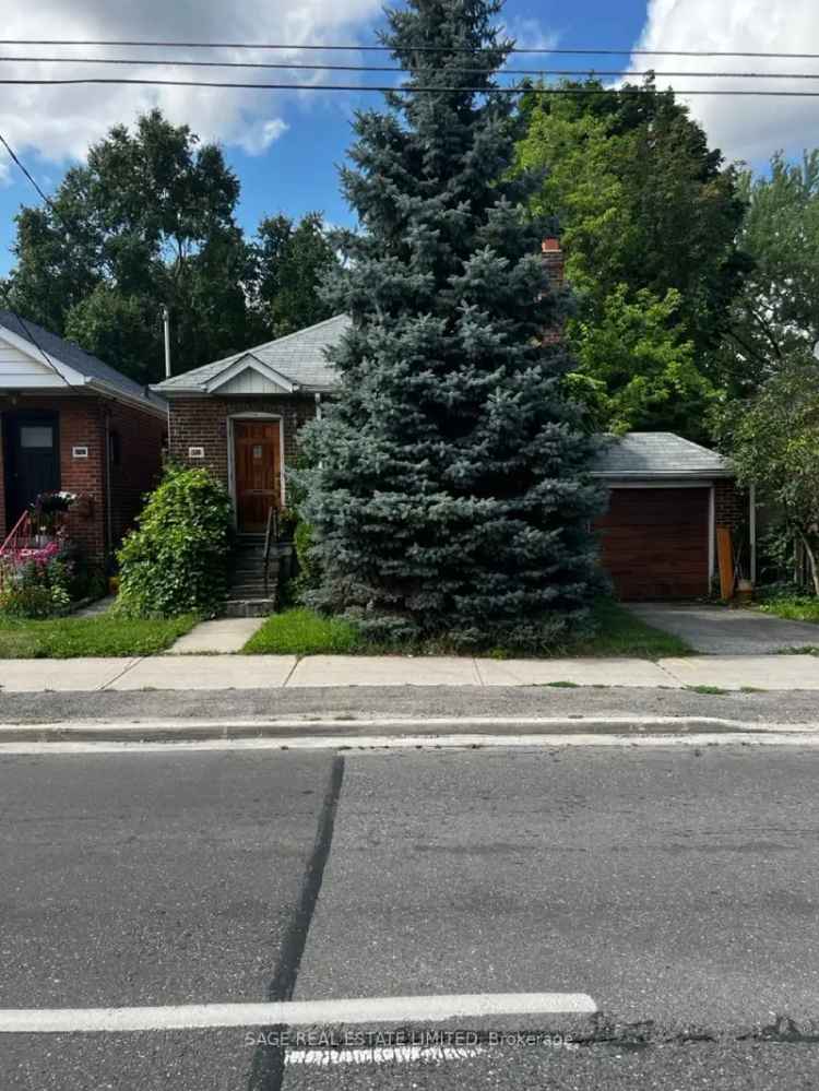 House For Sale in Toronto, Ontario