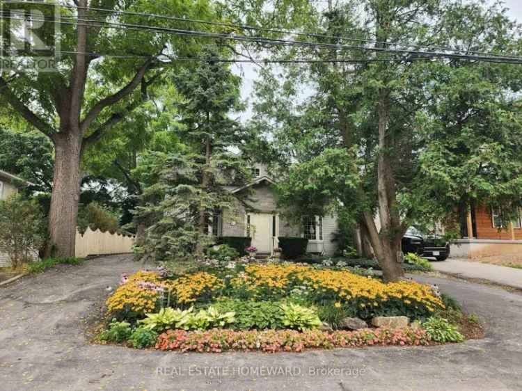 Ancaster Family Home - Renovated with Private Backyard