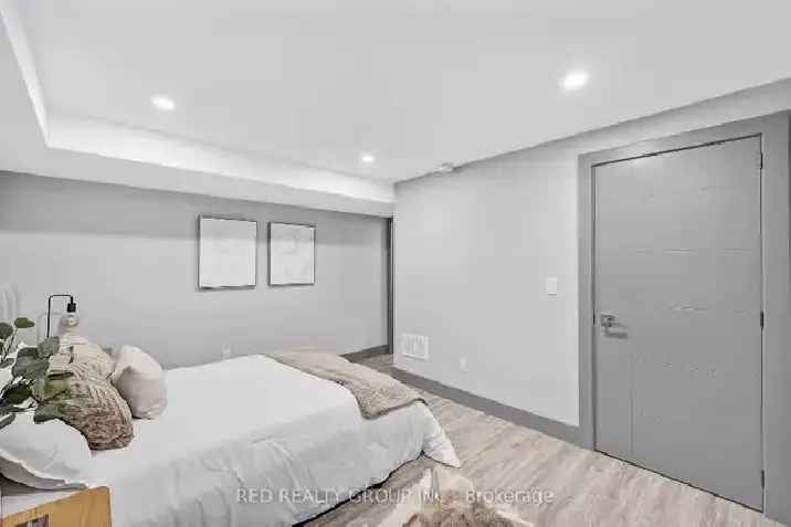 Gorgeous 2 bdrm Bloor & Dufferin (Furnished)