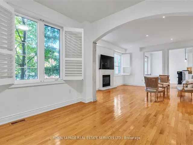 House For Sale in Oakville, Ontario