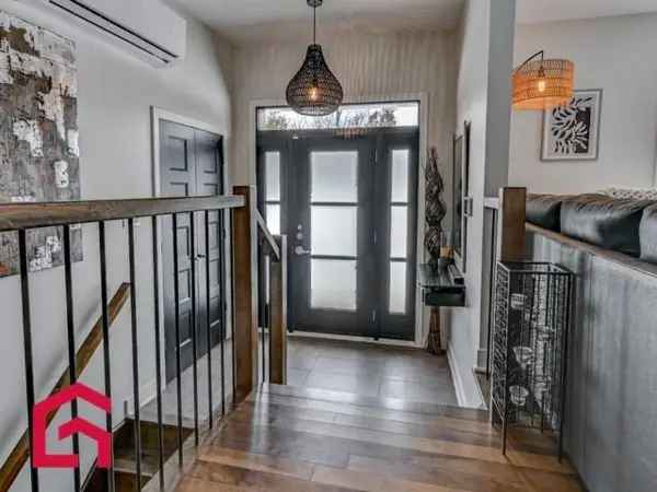 Bungalow for Sale Laurentides Key-in-hand Property with Pool and Spa