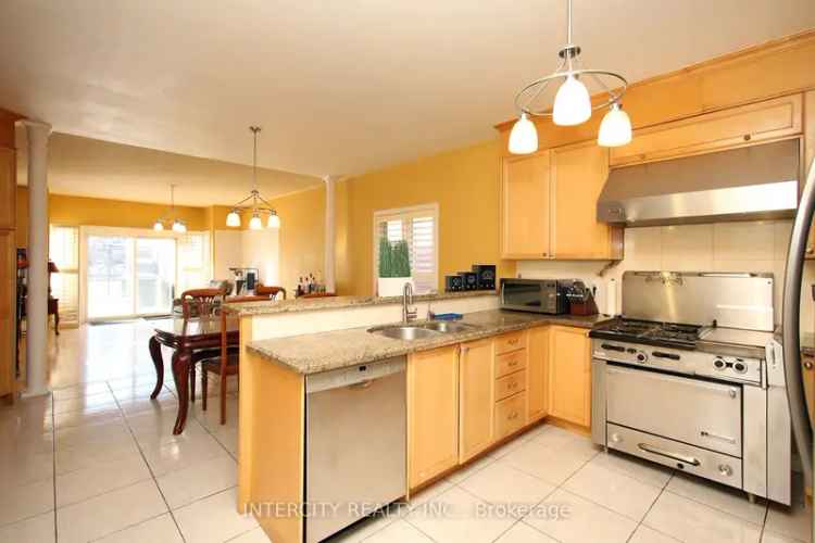 Buy 3 Bedroom Bungaloft in Woodbridge with Beautiful Landscaped Backyard