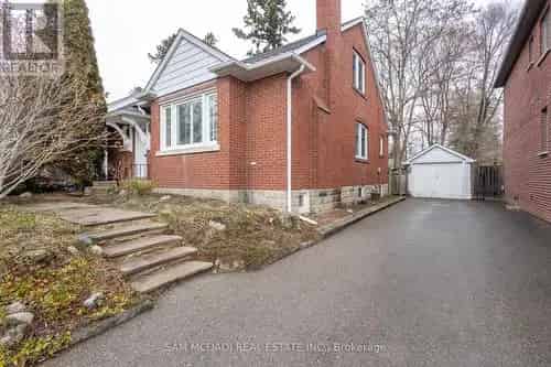 Port Credit Bungalow - 50x125 Lot - Luxury Home or Semi-Detached Potential